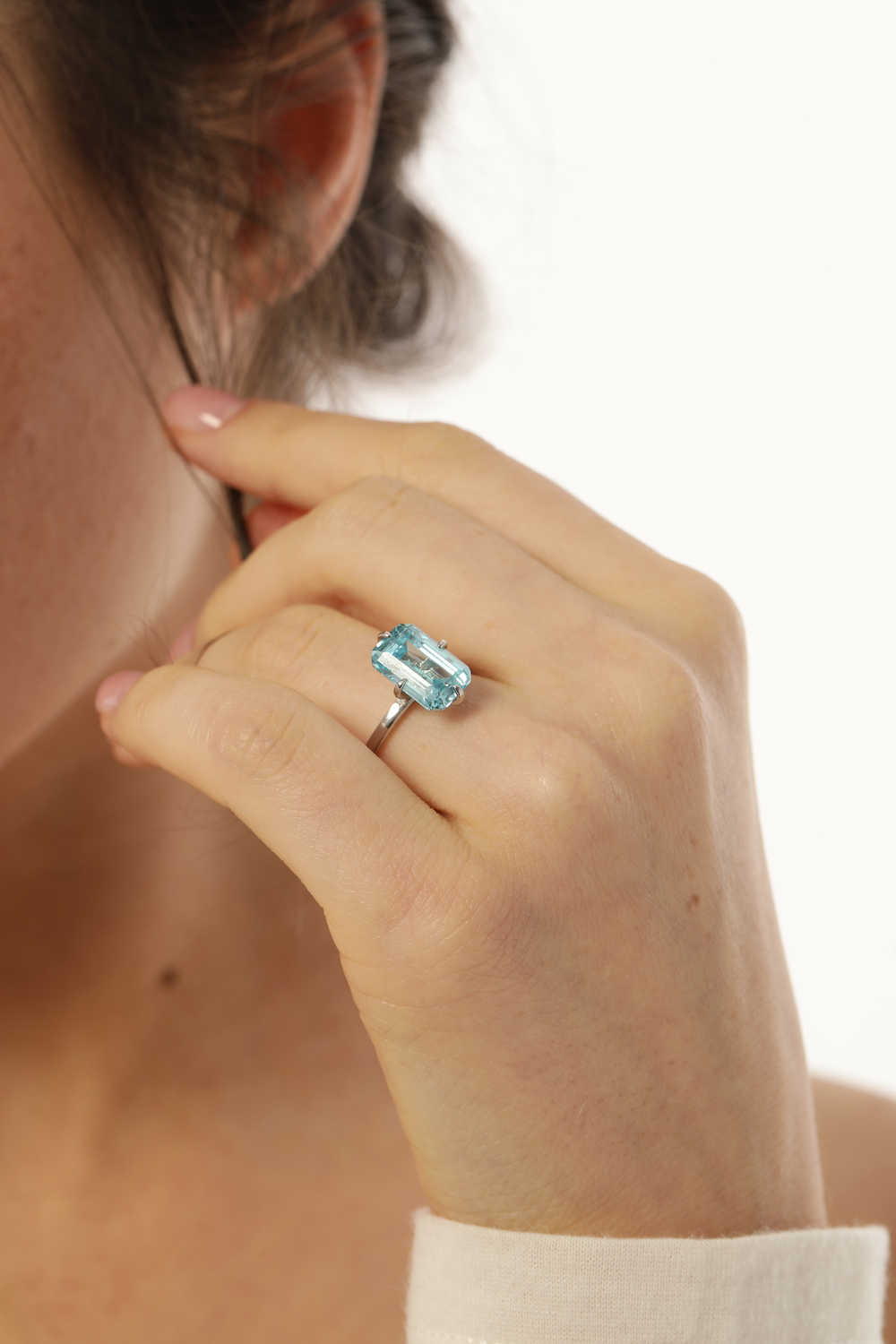 Кольцо прямоугольный голубой камень