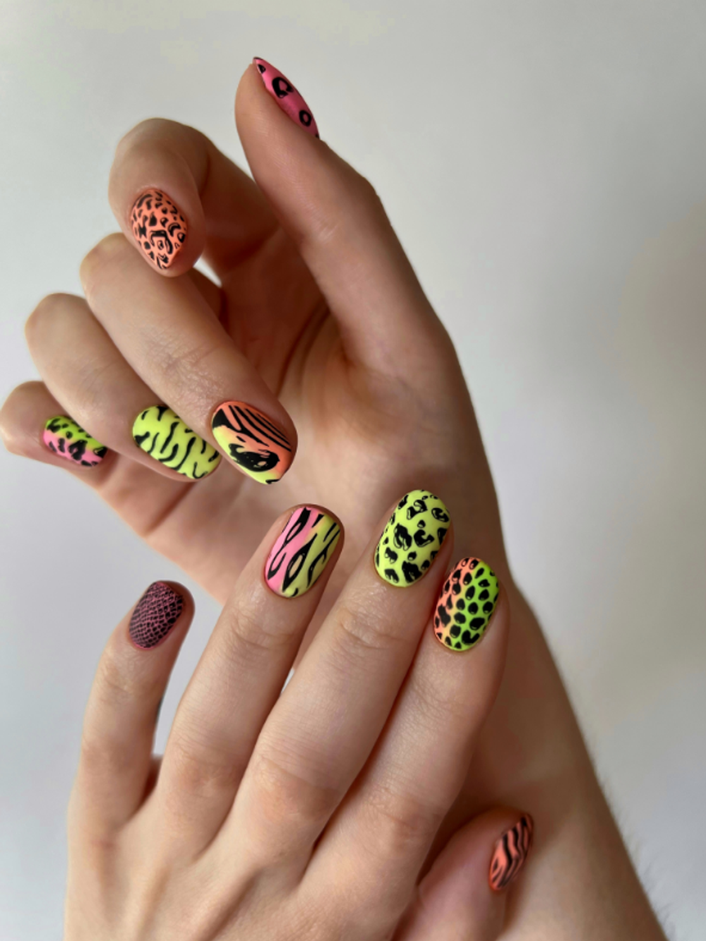 животный принт на ногтях