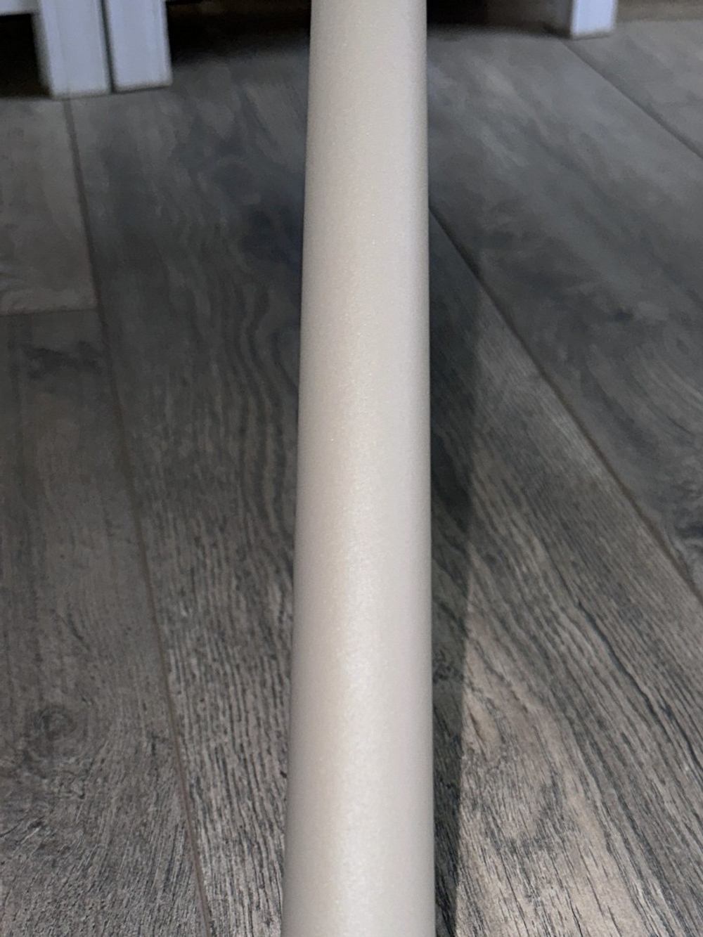 Стул М-City DISAUR Рикард (Rikard) поворотный на 360 градусов, Кремовый Riely-111, Present-120, Шенилл-Велюр, Латте каркас