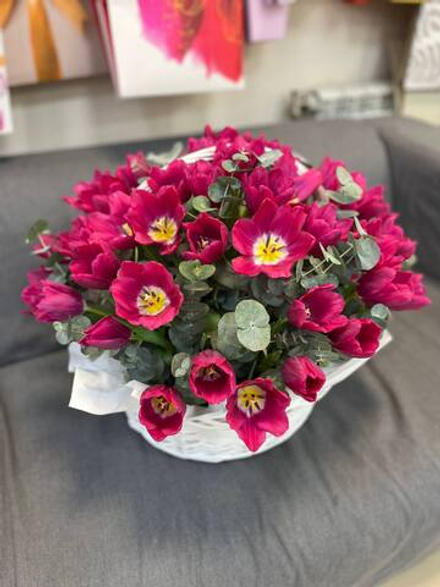 Корзина "51 тюльпан"