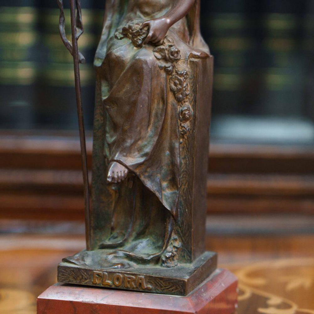 Аллегорическая скульптура «Флора»