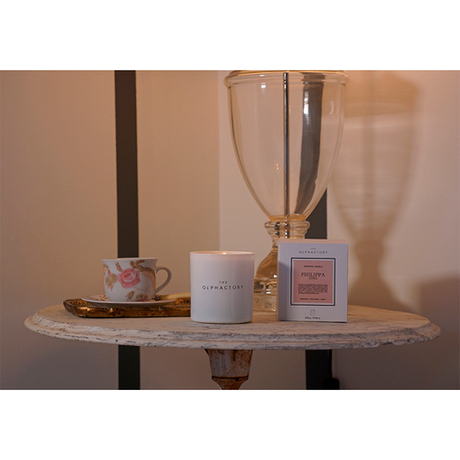 Свеча ароматическая 60ч Ambientair The Olphactory White Insignia Philippa 1990