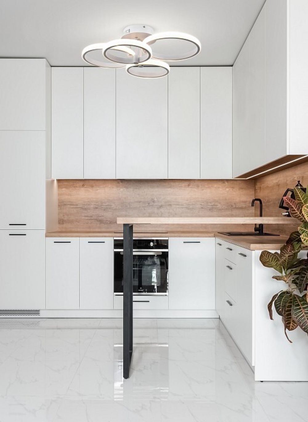 Накладной светильник Freya  FR10018CL-L40W