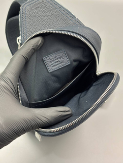 Сумка- слинг Louis Vuitton