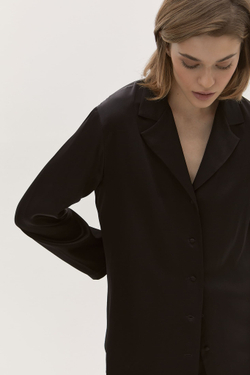 Струящаяся рубашка, базовая рубашка, белая рубашка, черная рубашка, шелковая рубашка, рубашка для сна, элегантная рубашка, роскошная рубашка, мягкая рубашка для сна, стильная струящаяся рубашка, женская домашняя одежда, соблазнительная домашняя одежда, домашняя одежда из шелка, классическая базовая рубашка, модная белая рубашка, премиум черная рубашка, утонченная шелковая рубашка, комфортная рубашка для сна, шикарная элегантная рубашка, роскошная ночная рубашка, свободная рубашка, рубашка с длинным рукавом, чёрная рубашка, чёрная женская рубашка, чёрная шелковая рубашка.