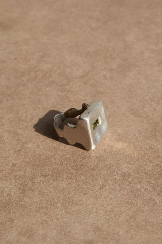 Кольцо Квадрат 2.0 с хризолитом / БЛАГОРОДНЫЙ/CĒLS