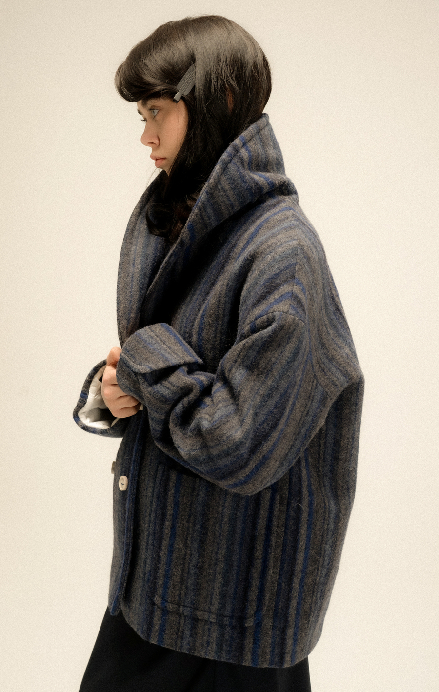 Укороченное пальто с широким воротом