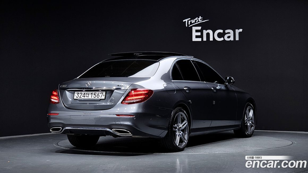 Mercedes-Benz E-Class W213 E300 4MATIC AMG Line (06.2020)