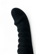 Черный изогнутый вибратор с ребрышками - 19 см. (Цвет: черный)