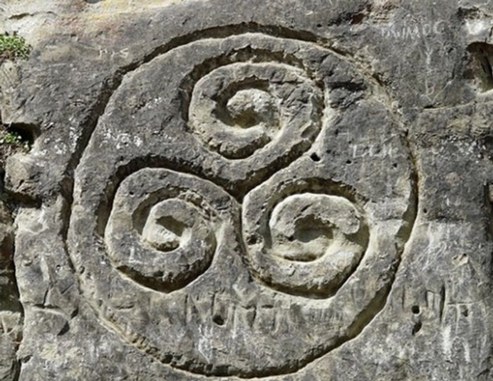 Кулон подвеска "Трискель" авторская работа , никелирование