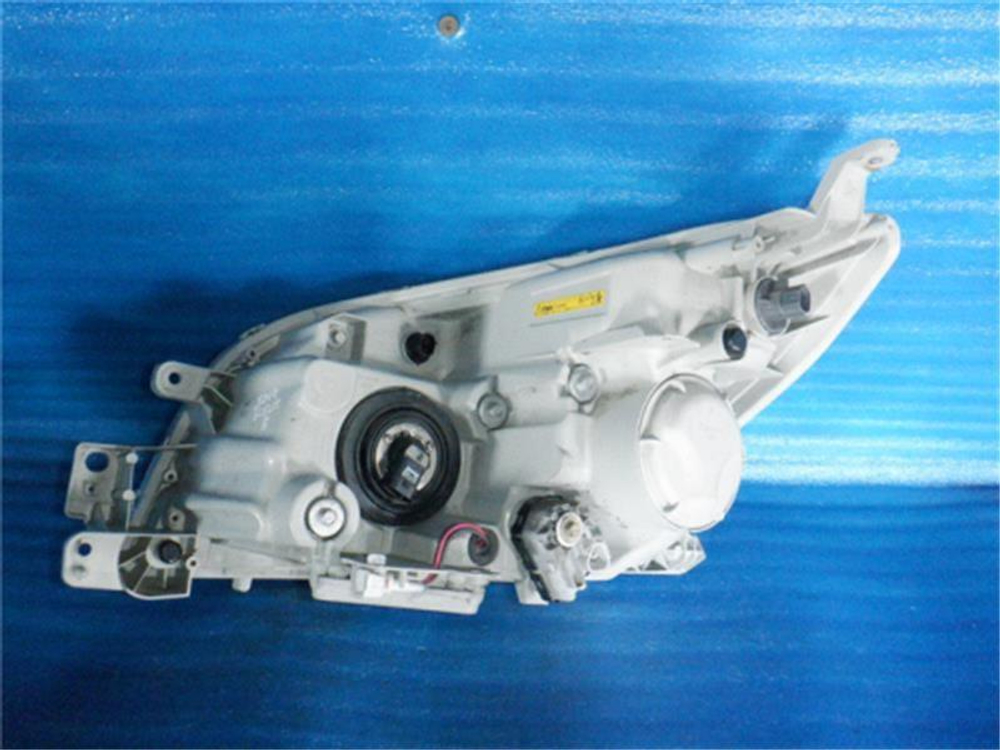 фара правая Toyota Rush J200G J210E 60-75