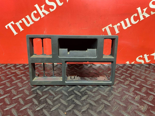 Рамка центральной консоли 2018г