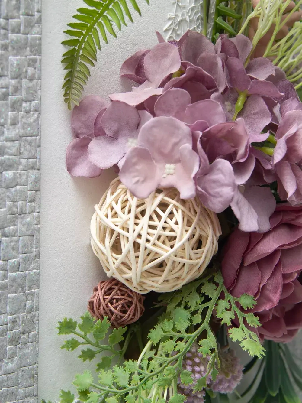 Настенная композиция с цветами в раме 67*32 см