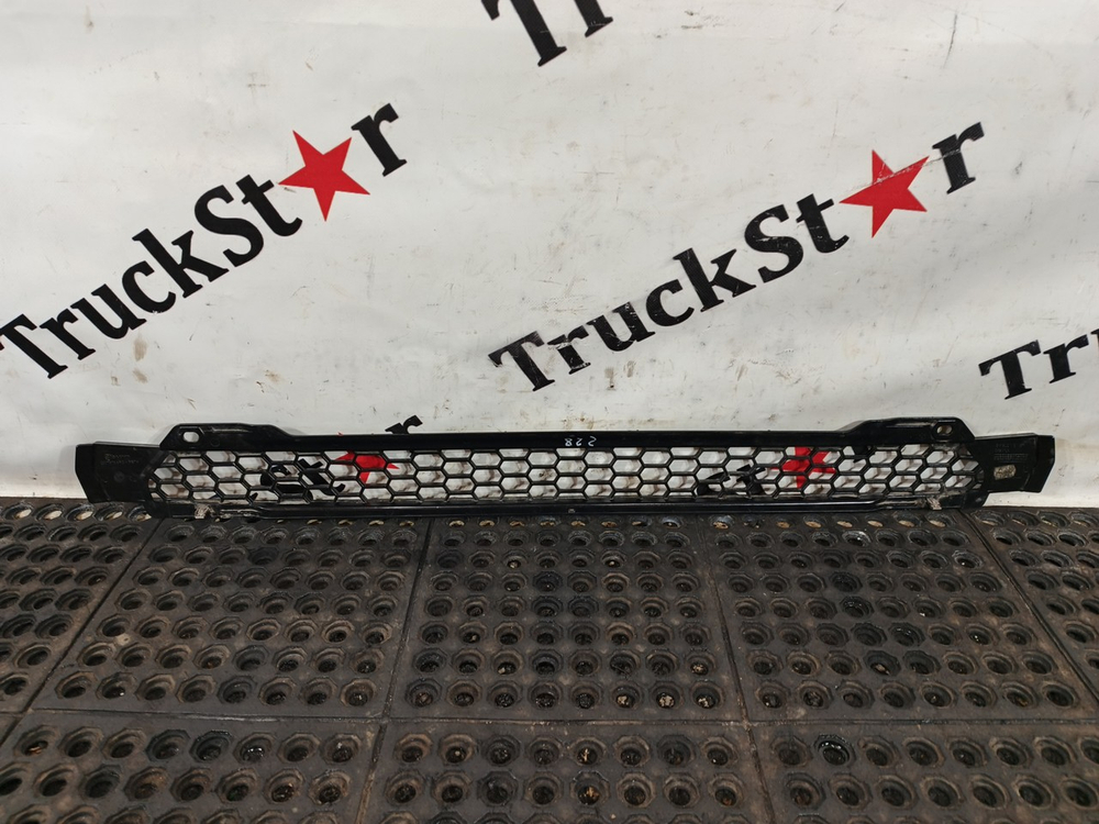 Решетка радиатора верхняя 2020г.