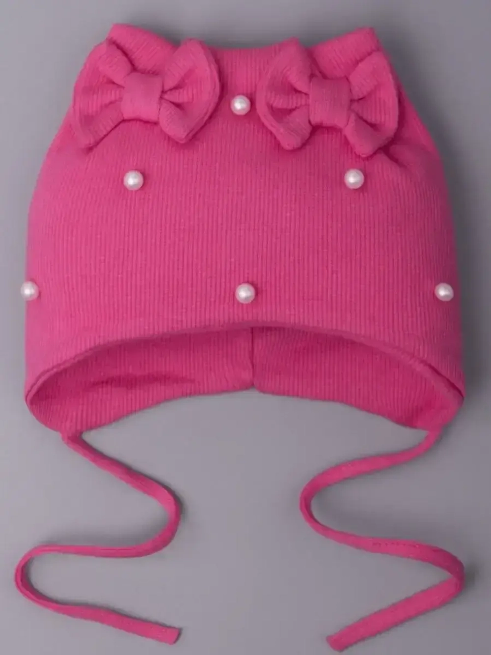 Шапка для девочки осенняя на завязках с бусинами