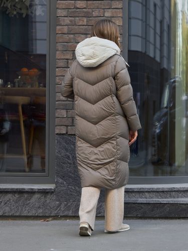 Длинный двусторонний коричнево-белый пуховик