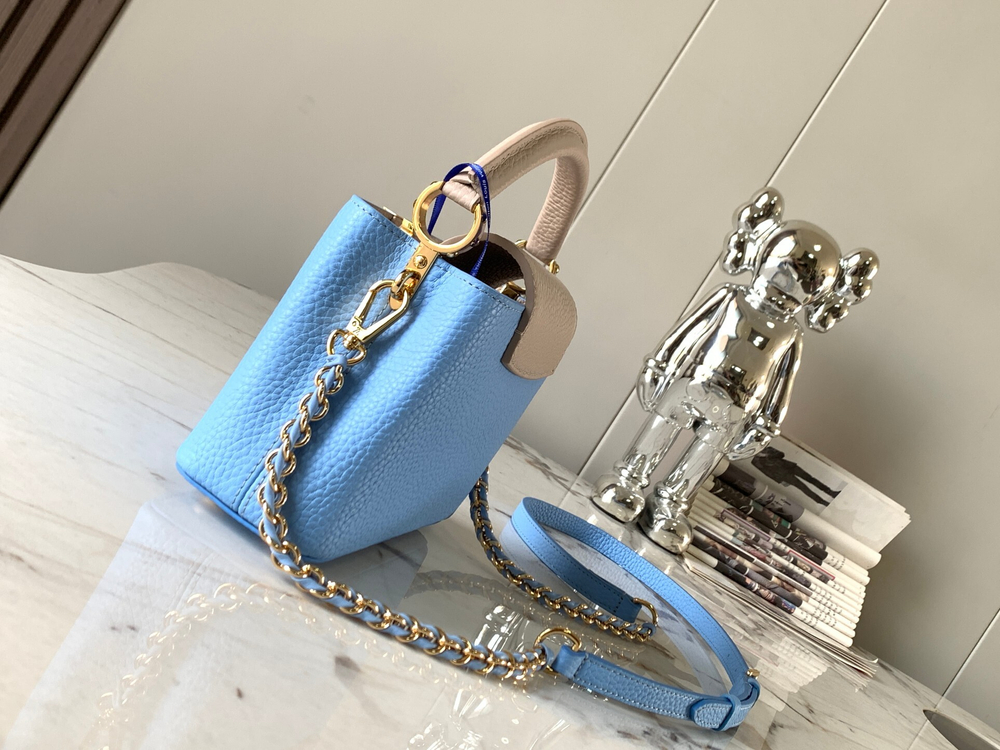 Louis Vuitton Capucines Mini