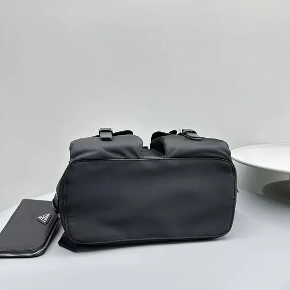 Маленький рюкзак Prada из Re-nylon