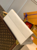 Louis Vuitton OnTheGo MM