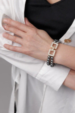 Браслет "Эмили" серый жемчуг с золотой застежкой из кубических микроцирконов