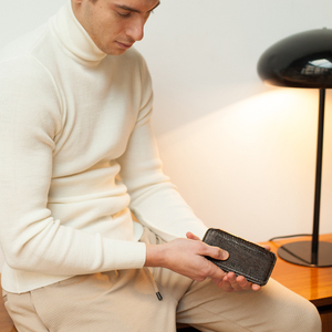 Чехол Benoit для iPhone 13 Pro из кожи питона, темно-коричневого цвета