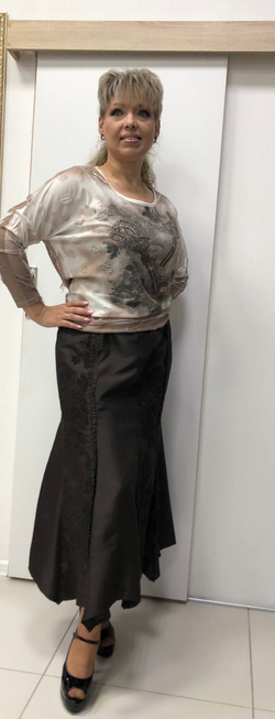 Коричневая длинная юбка с вертикальными вставками гаде