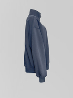 Свитшот однотонный с полузамком и логотипом на груди