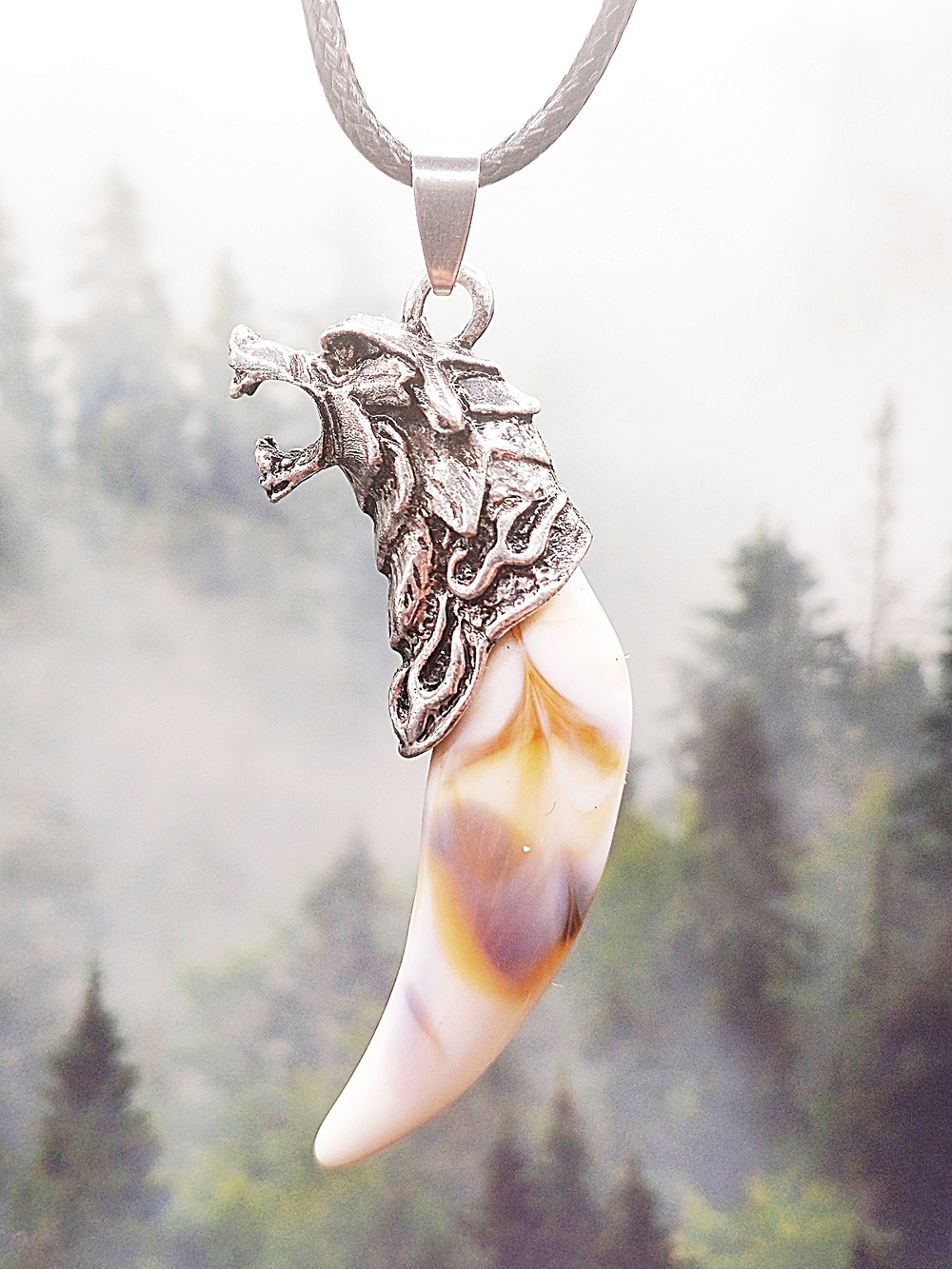 Кулон Клык. Серебристый волк