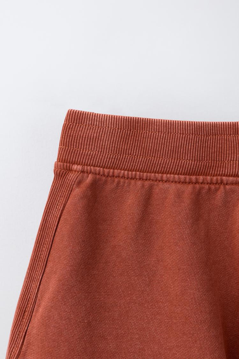 ZARA ШОРТЫ-ДЖОГГЕРЫ С ЭФФЕКТОМ ПОТЕРТОСТИ, МЕДНЫЙ