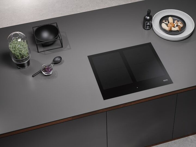Индукционная панель конфорок с сенсорным управлением Miele KM7564 FL
