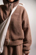 Худи на молнии укороченная из плюшевой ткани, какао