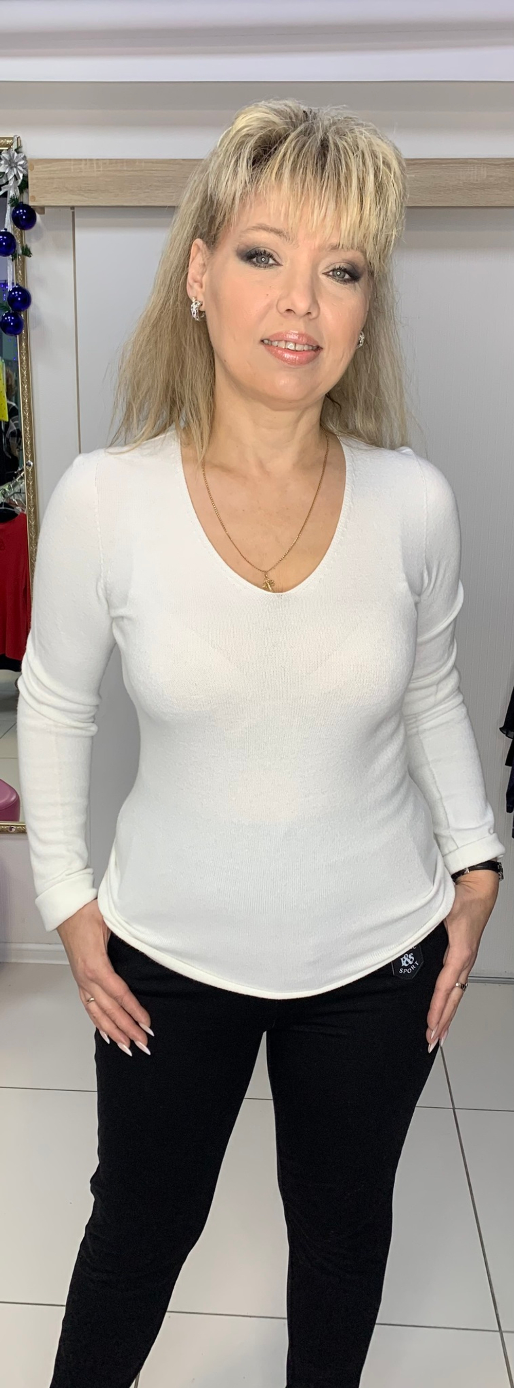 Белый тонкий австийский джемпер