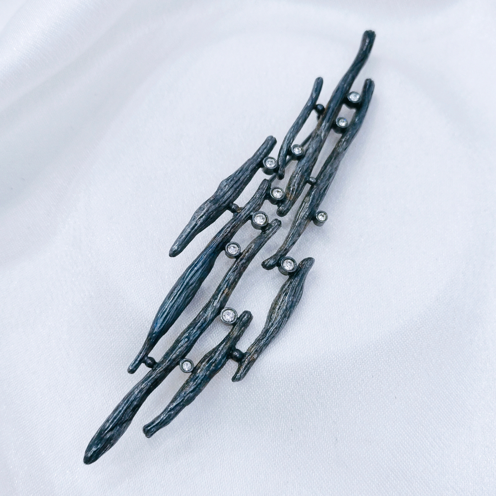 "Кливия" брошь в серебряном покрытии из коллекции "Классика" от Jenavi с замком булавка