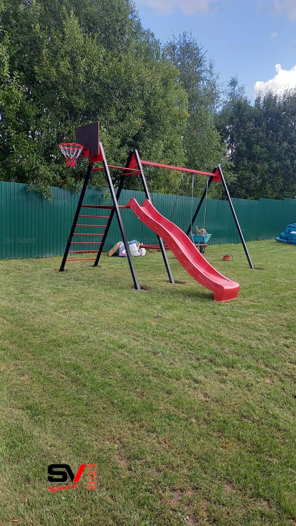 Монтаж уличных качелей Sv Sport с горкой