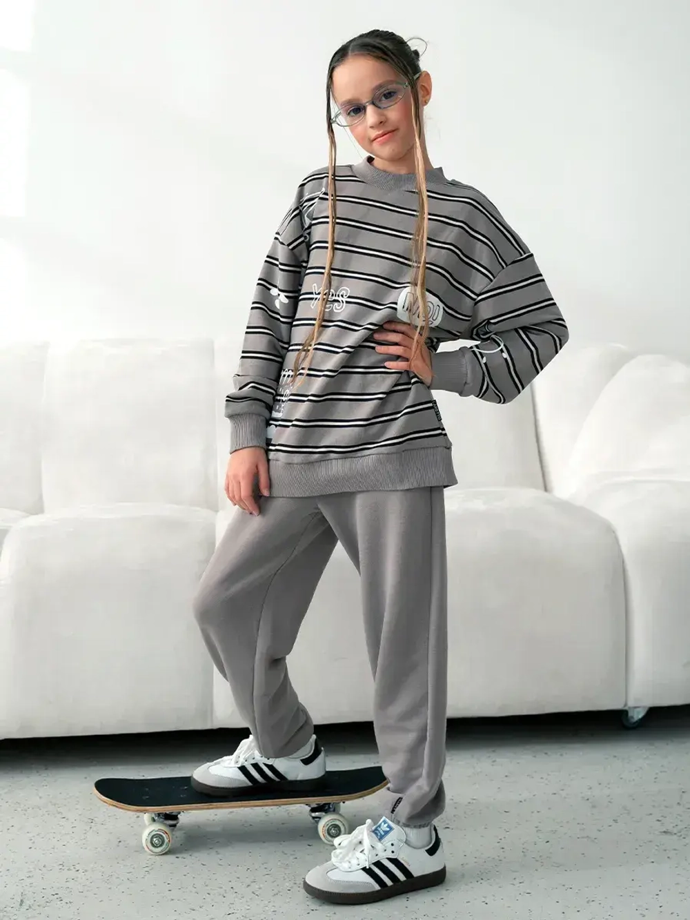 Спортивный костюм для девочки на весну серый оверсайз