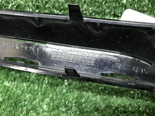Накладка решетки радиатора Mercedes A W176 (11-18)