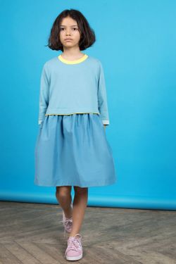 Голубое платье с кантом