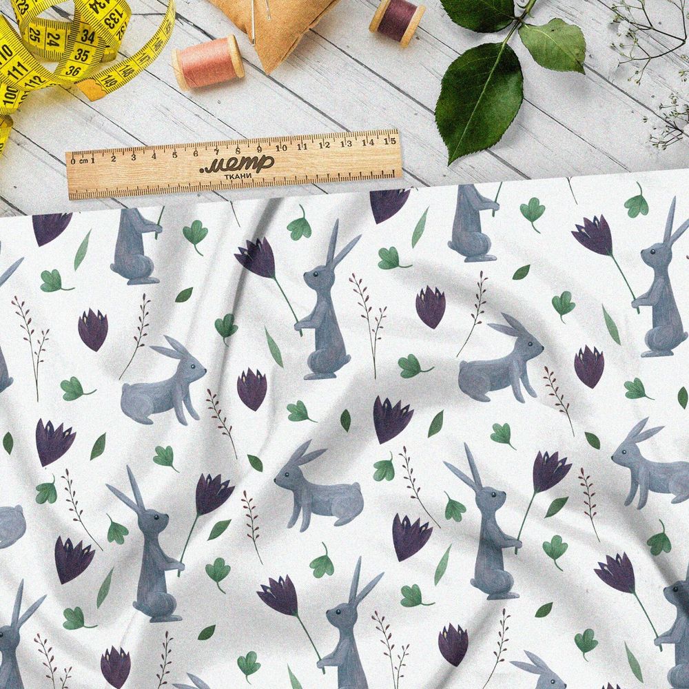 Ткань габардин серые зайцы с цветами