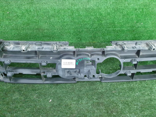 Кронштейн решетки радиатора Audi A8 4 D5 (2017-2021)