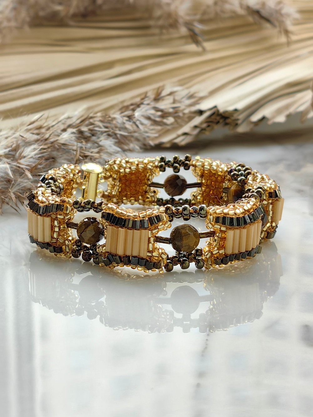 Браслет "Надежда" ручной работы из бисера и камня тигровый глаз