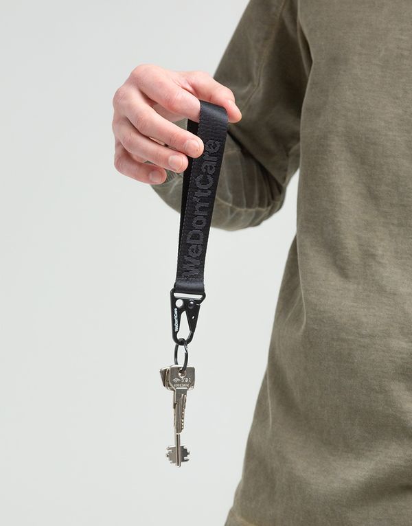 Брелок для ключей We Don’t Care Карабин Keyring Black - фото 1