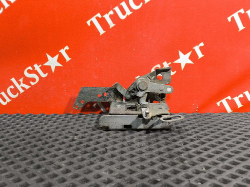 Замок двери левой