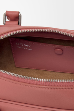 Loewe Укороченная сумка Amazona 23 из блестящей телячьей кожи, красноватый
