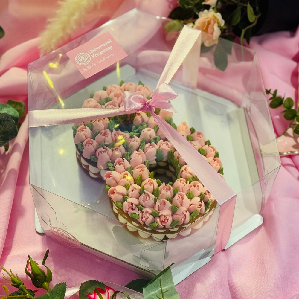 Торт "Цифра 8" в розовых тюльпанах – медовик с карамельной начинкой, созданный к 8 Марта 🎂