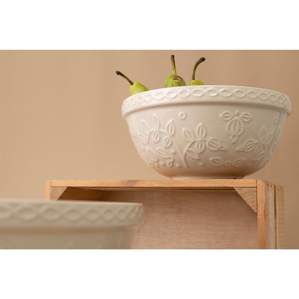 Миска кремового цвета с рельефным узором Ягоды Тайги из коллекции Russian North, 1,5 л