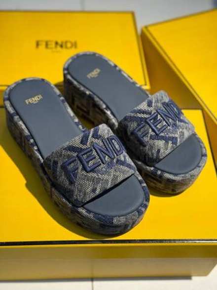 Шлепанцы Fendi