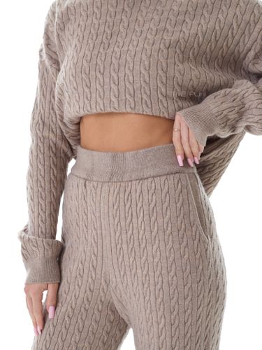 Трикотажный костюм цвета капучино в косичку