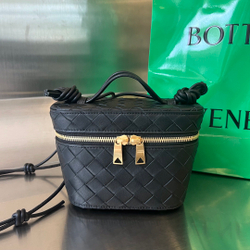 Bottega Veneta Mini Intrecciato Vanity Case