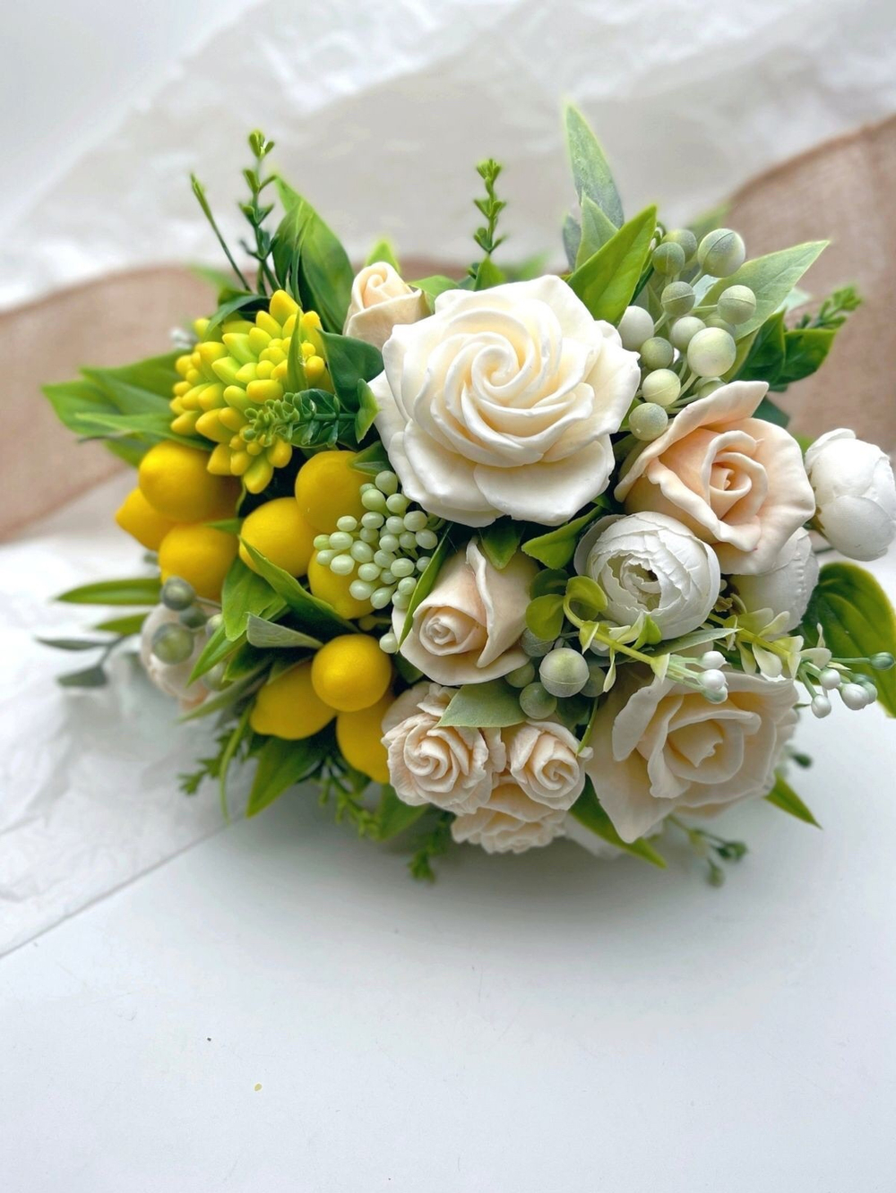 Букет «Розы и лимоны, сумочка»