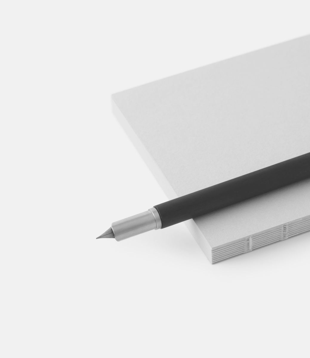 6000 FP Carbon U — перьевая ручка из карбона